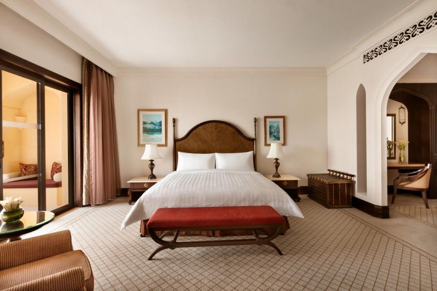 Shangri-la hotel qaryat al beri 5*. Shangri la hotel qaryat. Шангри ла абу даби пляж. Шангри ла абу даби пляж. Отель шангри ла абу даби номера.